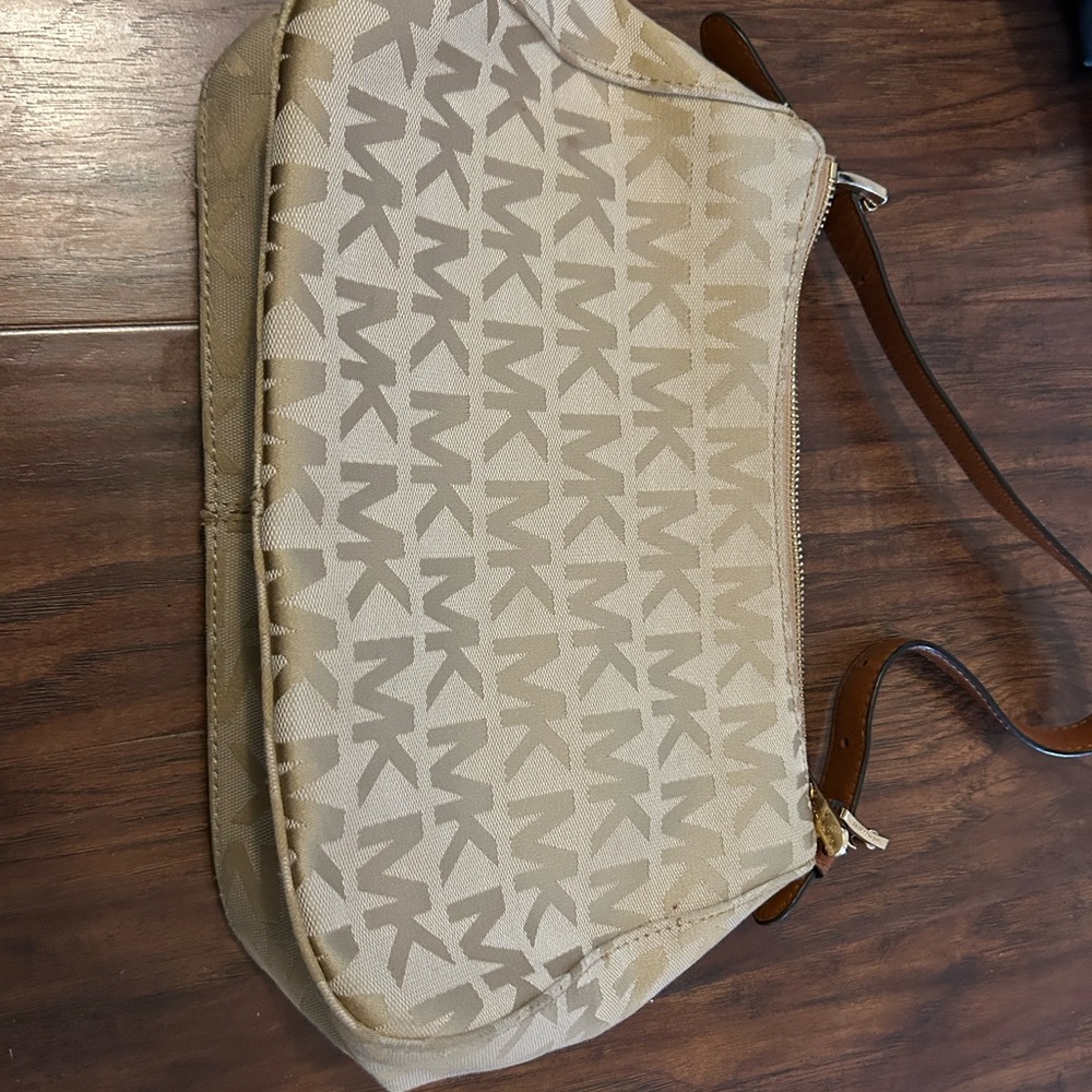 Micheal Kors purse